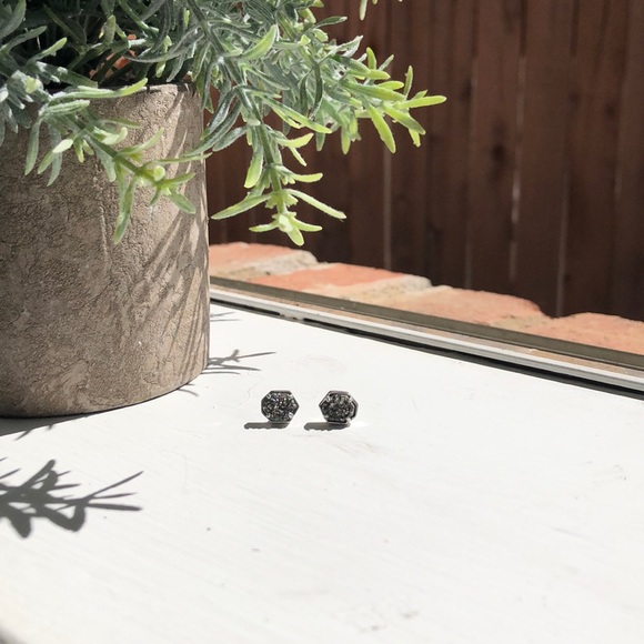 Kendra scott posts - Picture 4 of 7